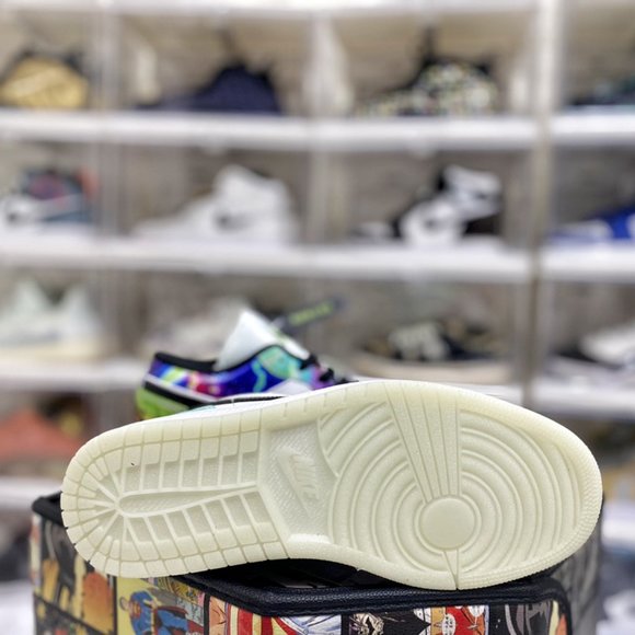 Air Jordan 1 Low Luminous Space - Picture 5 of 9